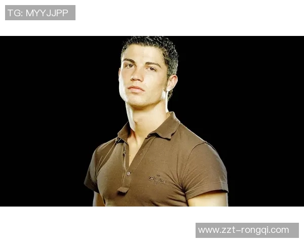 足球巨星风采尽显高清正面图展示经典瞬间与球场魅力