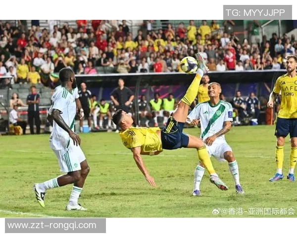 足球巨星定装照全新亮相展现力量与魅力风采震撼球迷视野 足球巨星定装照全新亮相展现力量与魅力风采震撼球迷视野