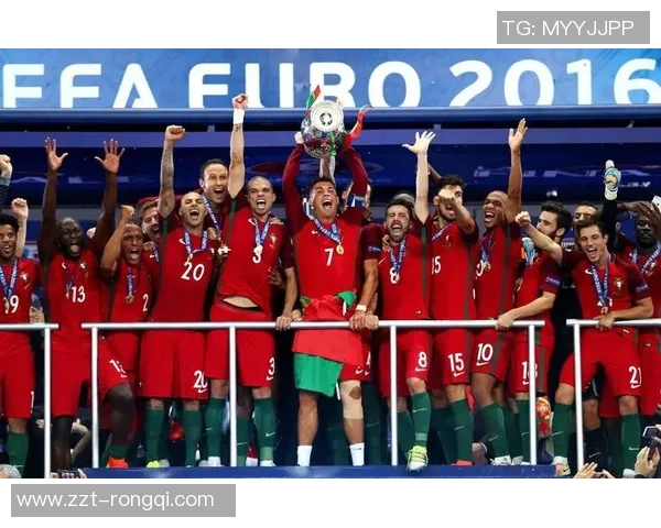 小贝与同批足球巨星的黄金时代：从荣耀到传奇的成长历程