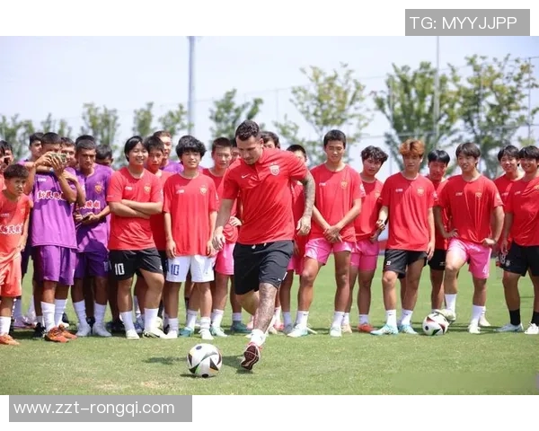 足球球星与娱乐明星的区别解析：从职业背景到社会影响力的深度对比